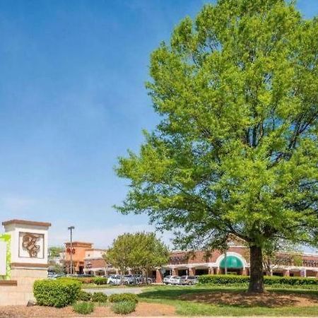 Clarion Pointe - Greensboro Coliseum Area Eksteriør billede
