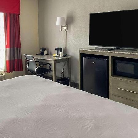 Clarion Pointe - Greensboro Coliseum Area Eksteriør billede