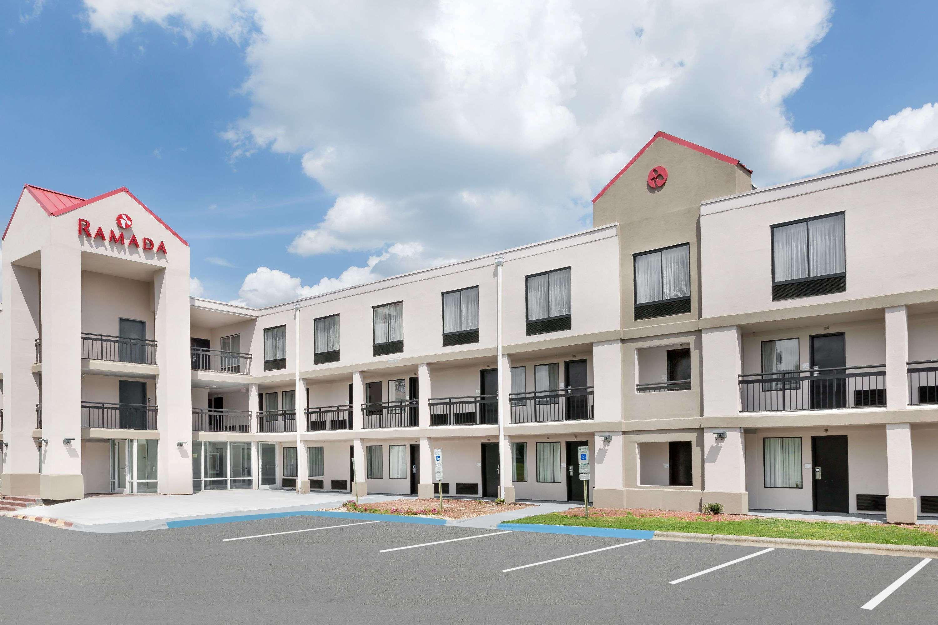 Clarion Pointe - Greensboro Coliseum Area Eksteriør billede