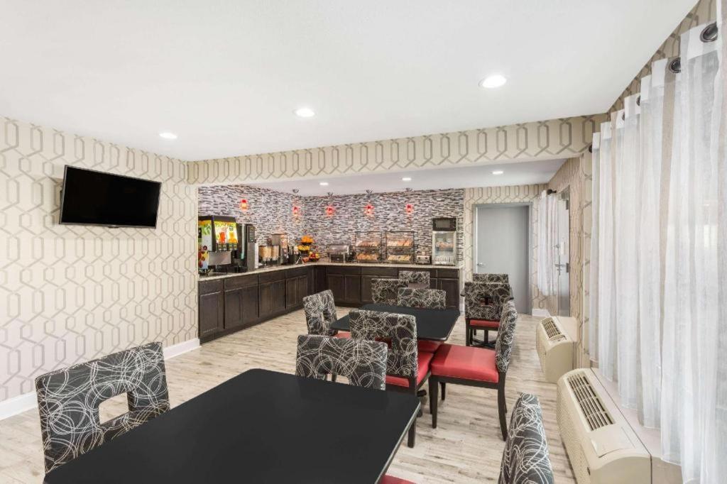 Clarion Pointe - Greensboro Coliseum Area Eksteriør billede