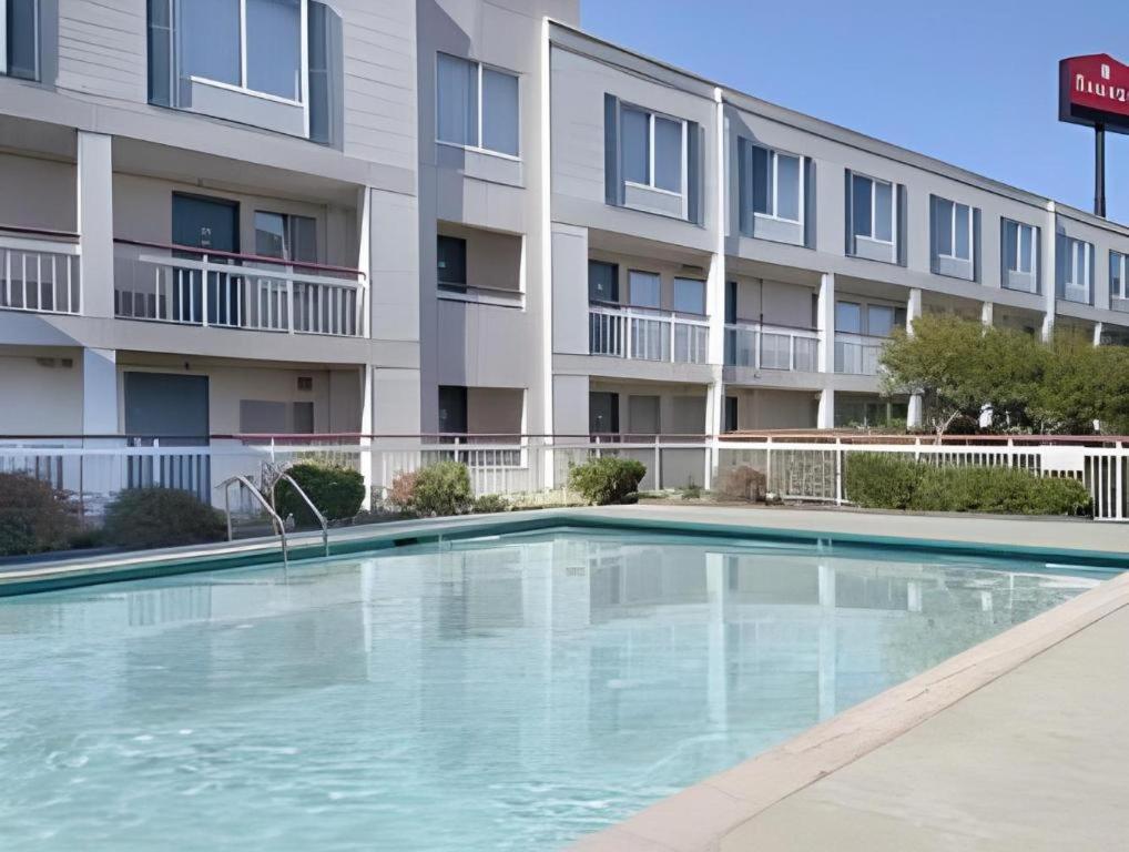 Clarion Pointe - Greensboro Coliseum Area Eksteriør billede